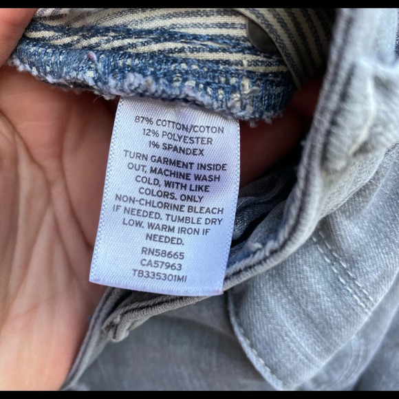 Treasure & Bond distressed midi shorts, size 28 - Picture 5 of 6